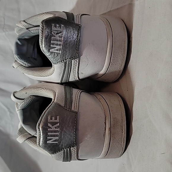 Nike Court Vision Low Sneaker, White Silver, Women's size 9, CD5434-111 (USED) - Picture 4 of 9